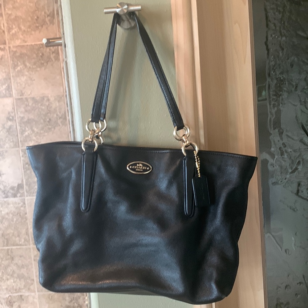 Coach Black Pebbled Leather Shoulder Bag And Gold Hardware Perfect!